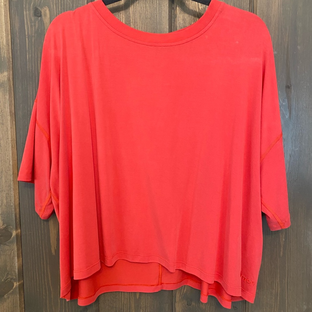 Lululemon cropped shirt